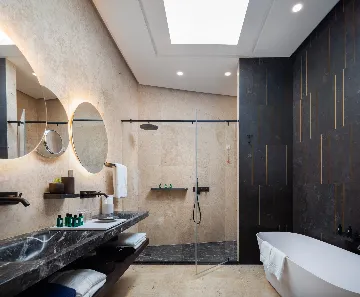 Spacious Seaside Villa with Pool, Dugi Otok