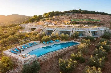 Spacious Seaside Villa with Pool, Dugi Otok