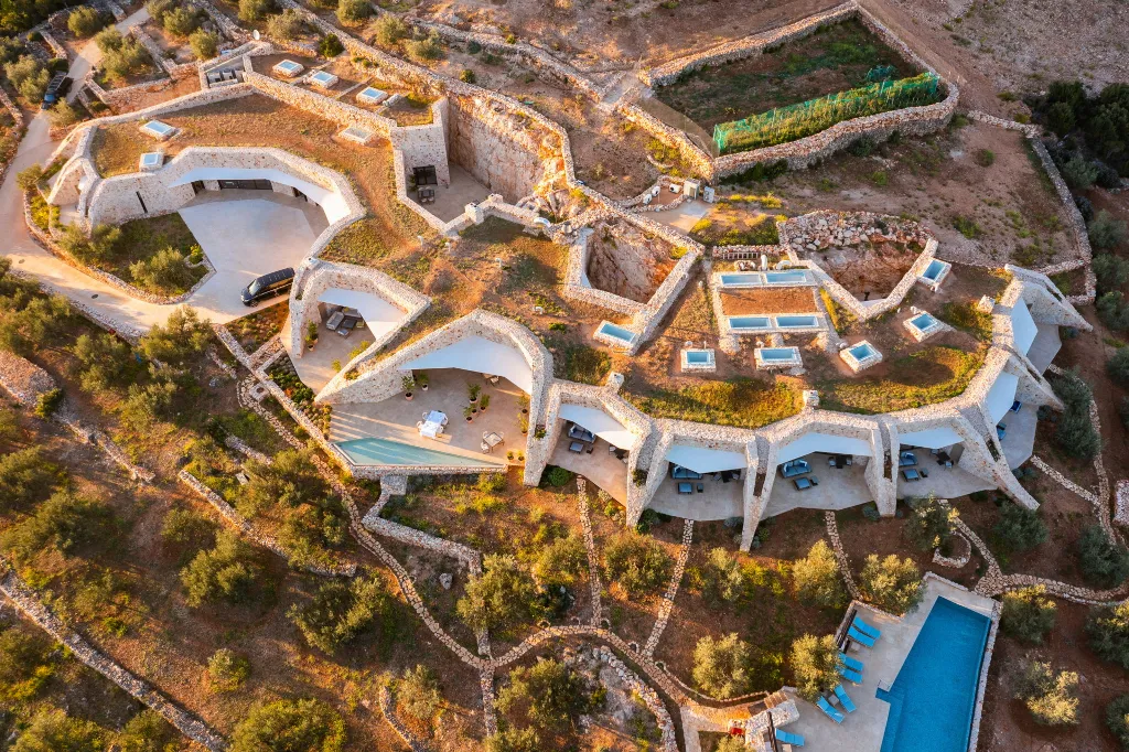 Spacious Seaside Villa with Pool, Dugi Otok