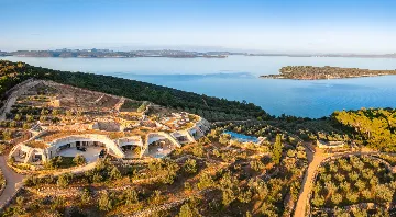 Spacious Seaside Villa with Pool, Dugi Otok