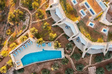 Spacious Seaside Villa with Pool, Dugi Otok