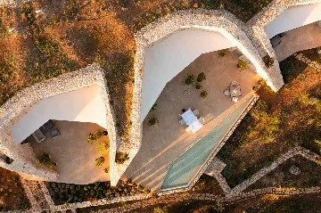 Spacious Seaside Villa with Pool, Dugi Otok