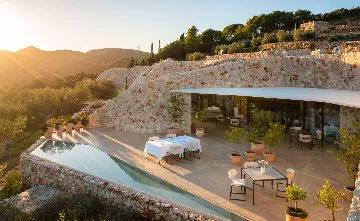 Spacious Seaside Villa with Pool, Dugi Otok