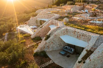 Spacious Seaside Villa with Pool, Dugi Otok