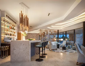 Spacious Seaside Villa with Pool, Dugi Otok