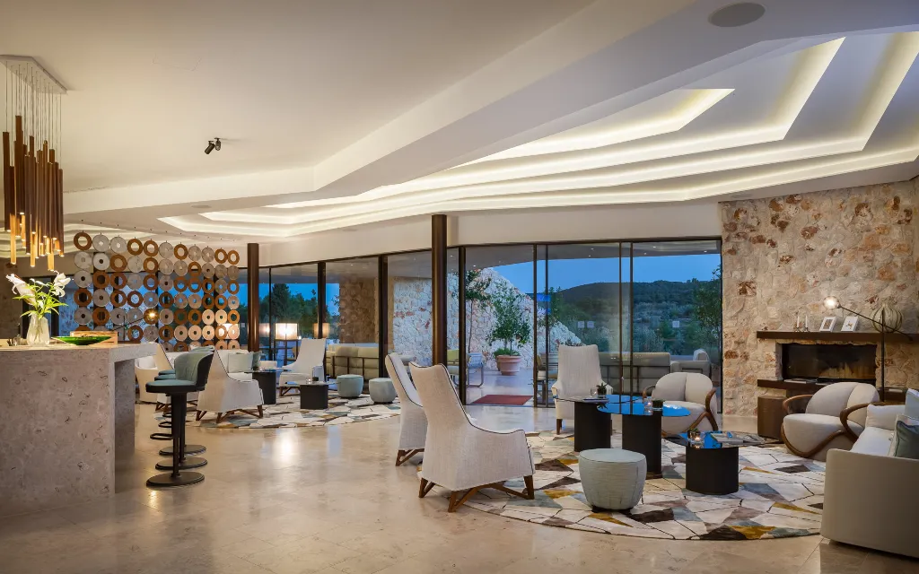 Spacious Seaside Villa with Pool, Dugi Otok