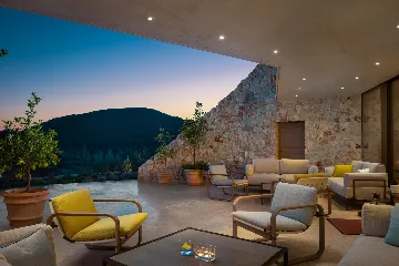 Spacious Seaside Villa with Pool, Dugi Otok