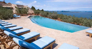 Spacious Seaside Villa with Pool, Dugi Otok