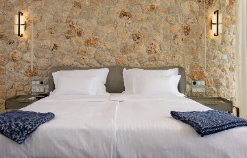 Spacious Seaside Villa with Pool, Dugi Otok