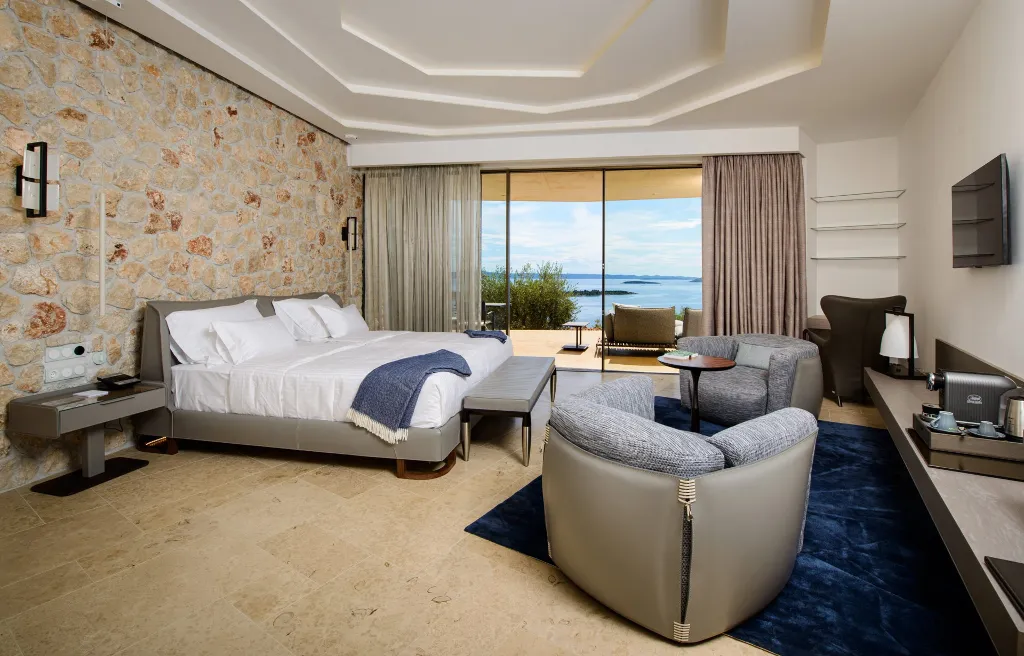 Spacious Seaside Villa with Pool, Dugi Otok