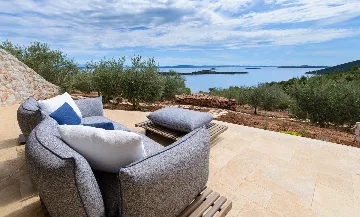 Spacious Seaside Villa with Pool, Dugi Otok