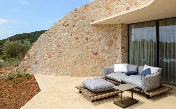 Spacious Seaside Villa with Pool, Dugi Otok