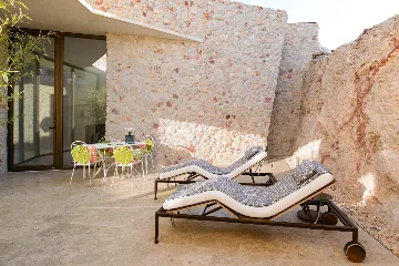 Spacious Seaside Villa with Pool, Dugi Otok