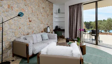 Spacious Seaside Villa with Pool, Dugi Otok