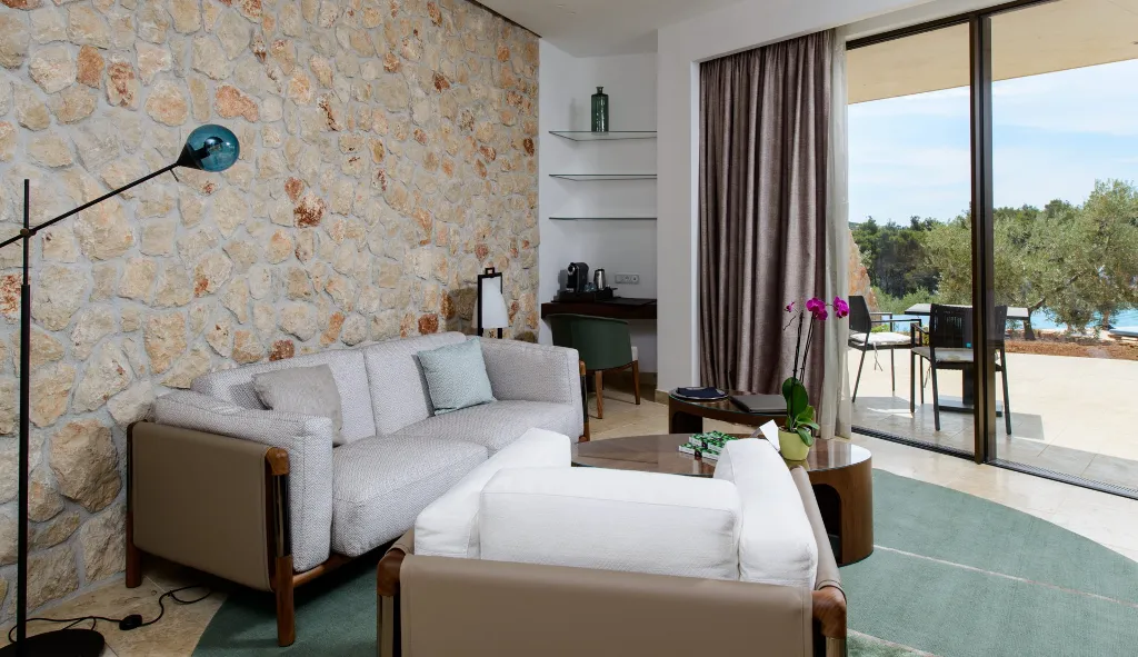 Spacious Seaside Villa with Pool, Dugi Otok