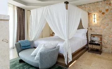 Spacious Seaside Villa with Pool, Dugi Otok