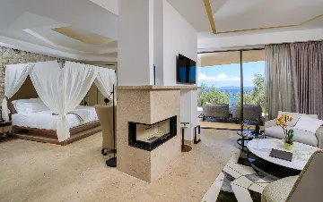 Spacious Seaside Villa with Pool, Dugi Otok