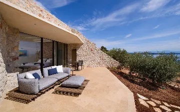 Spacious Seaside Villa with Pool, Dugi Otok