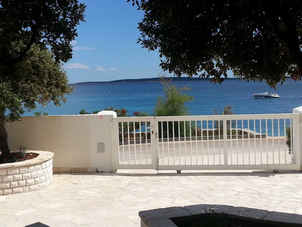 Seaside Family Villa with Heated Pool in Mandre