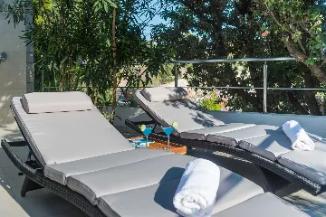 Seaside Family Villa with Heated Pool in Mandre