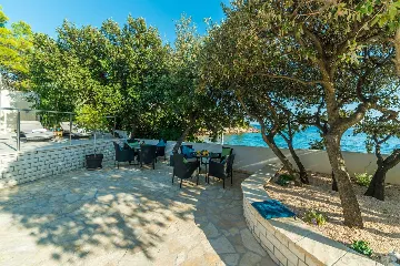 Seaside Family Villa with Heated Pool in Mandre