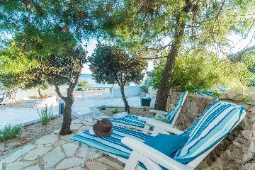 Seaside Family Villa with Heated Pool in Mandre