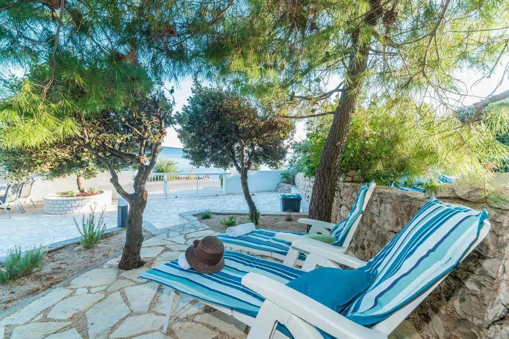 Seaside Family Villa with Heated Pool in Mandre