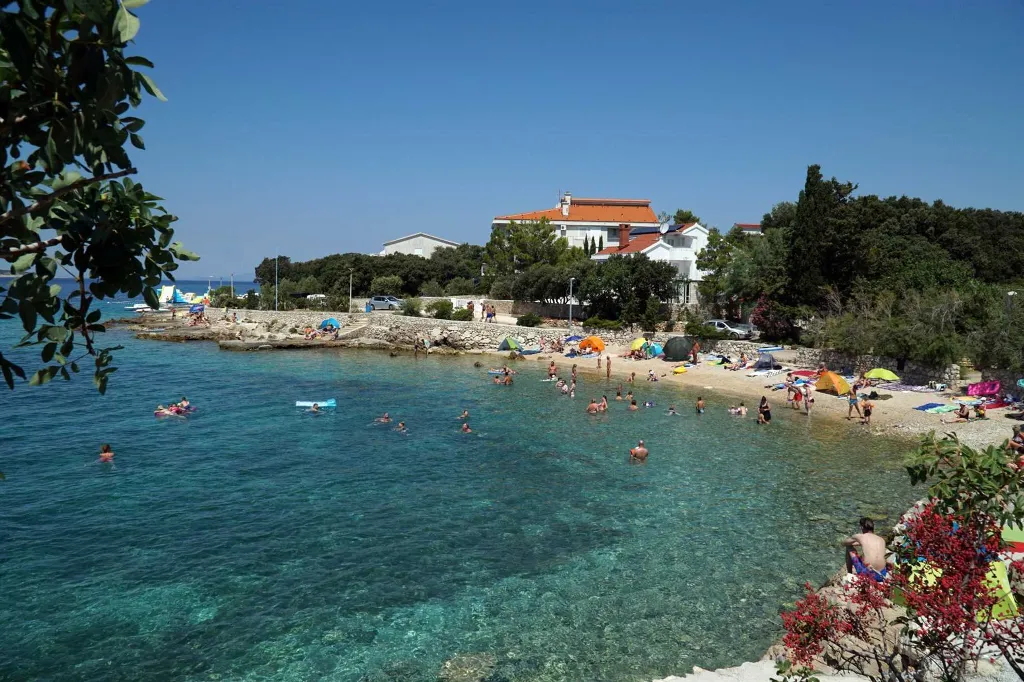 Seaside Family Villa with Heated Pool in Mandre