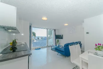 Seaside Family Villa with Heated Pool in Mandre