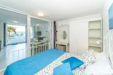 Seaside Family Villa with Heated Pool in Mandre