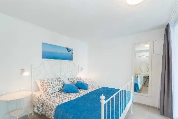 Seaside Family Villa with Heated Pool in Mandre