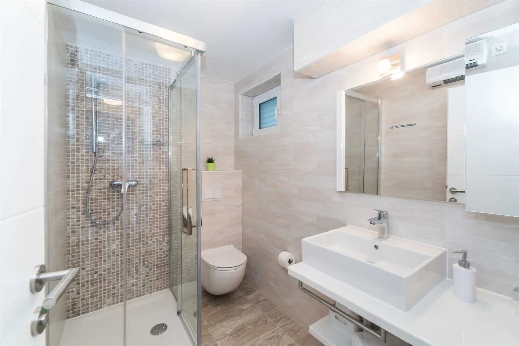 Seaside Family Villa with Heated Pool in Mandre