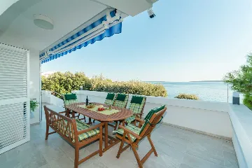 Seaside Family Villa with Heated Pool in Mandre