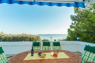 Seaside Family Villa with Heated Pool in Mandre