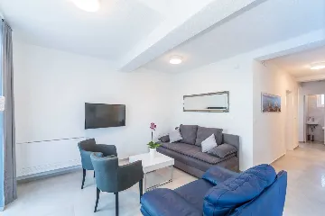 Seaside Family Villa with Heated Pool in Mandre