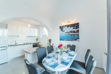 Seaside Family Villa with Heated Pool in Mandre