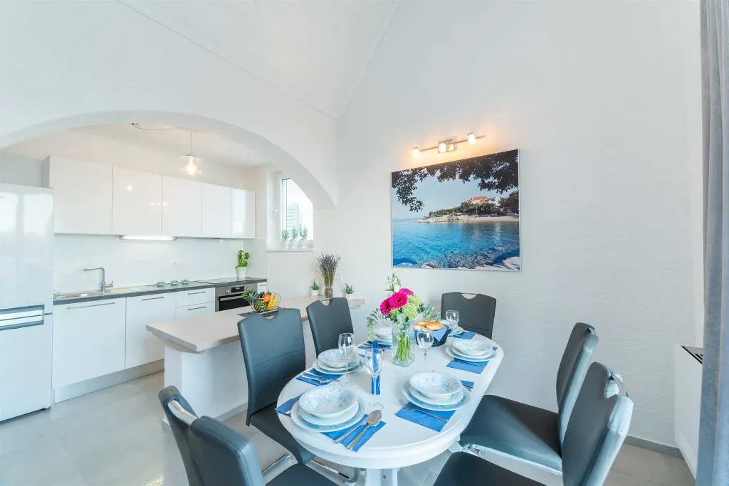 Seaside Family Villa with Heated Pool in Mandre