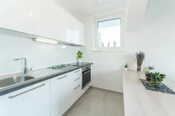 Seaside Family Villa with Heated Pool in Mandre