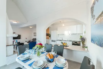 Seaside Family Villa with Heated Pool in Mandre