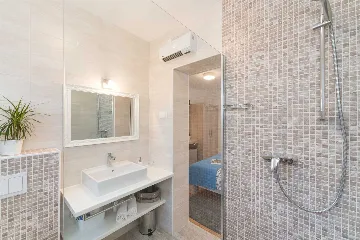 Seaside Family Villa with Heated Pool in Mandre