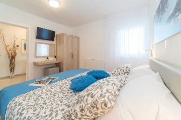 Seaside Family Villa with Heated Pool in Mandre