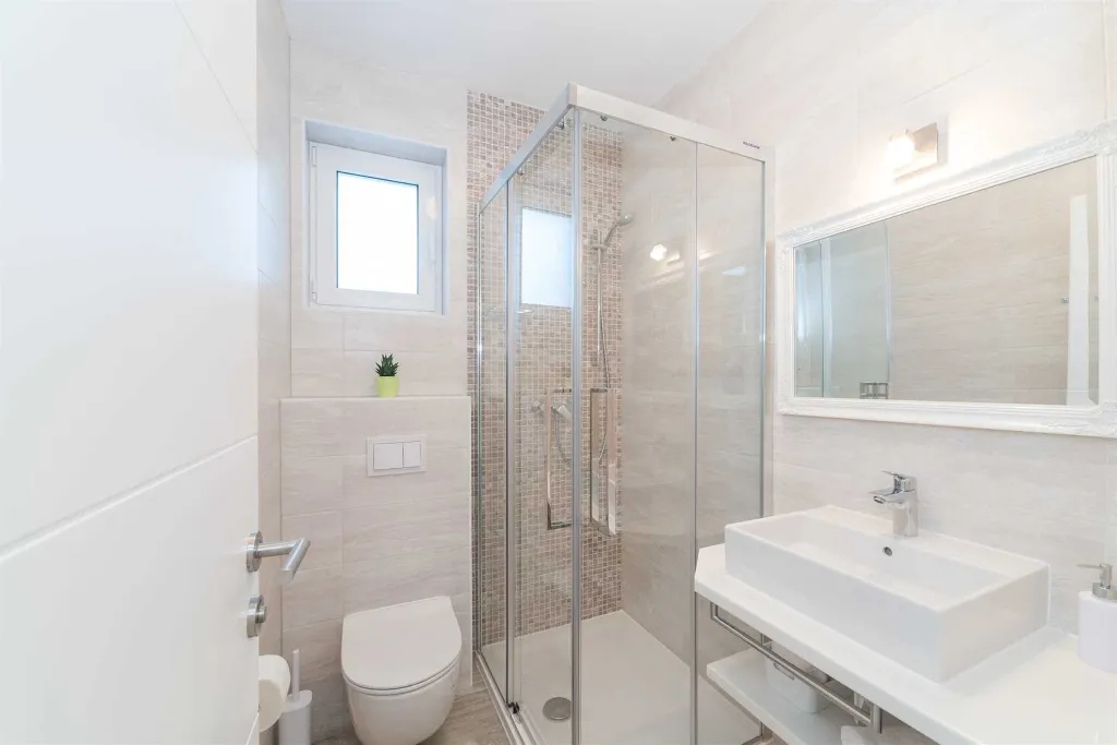Seaside Family Villa with Heated Pool in Mandre