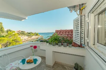 Seaside Family Villa with Heated Pool in Mandre