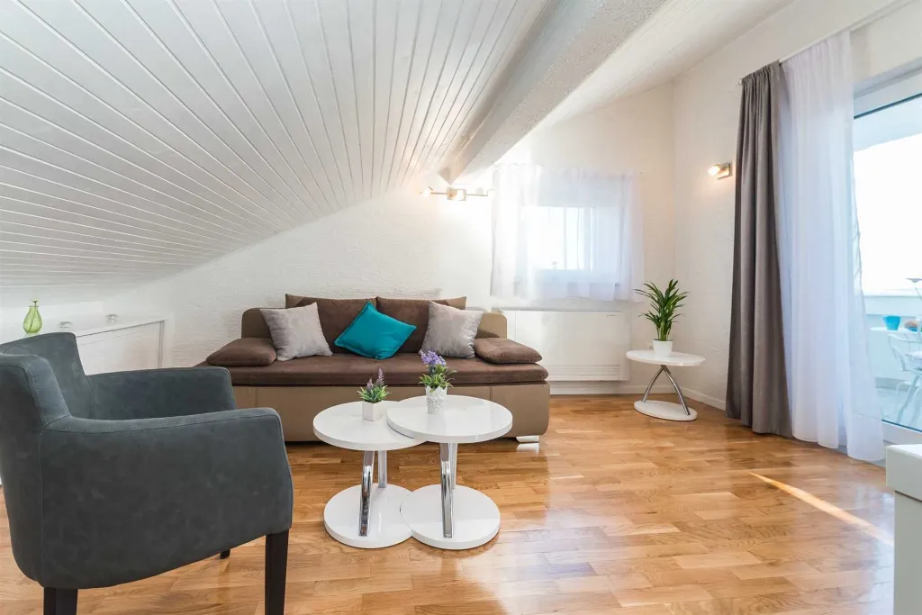 Seaside Family Villa with Heated Pool in Mandre