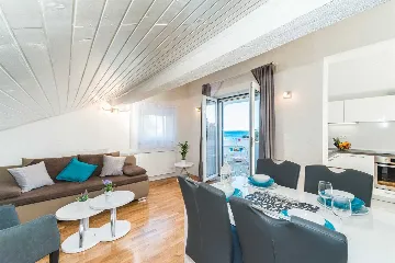 Seaside Family Villa with Heated Pool in Mandre