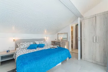 Seaside Family Villa with Heated Pool in Mandre