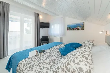 Seaside Family Villa with Heated Pool in Mandre