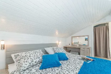 Seaside Family Villa with Heated Pool in Mandre