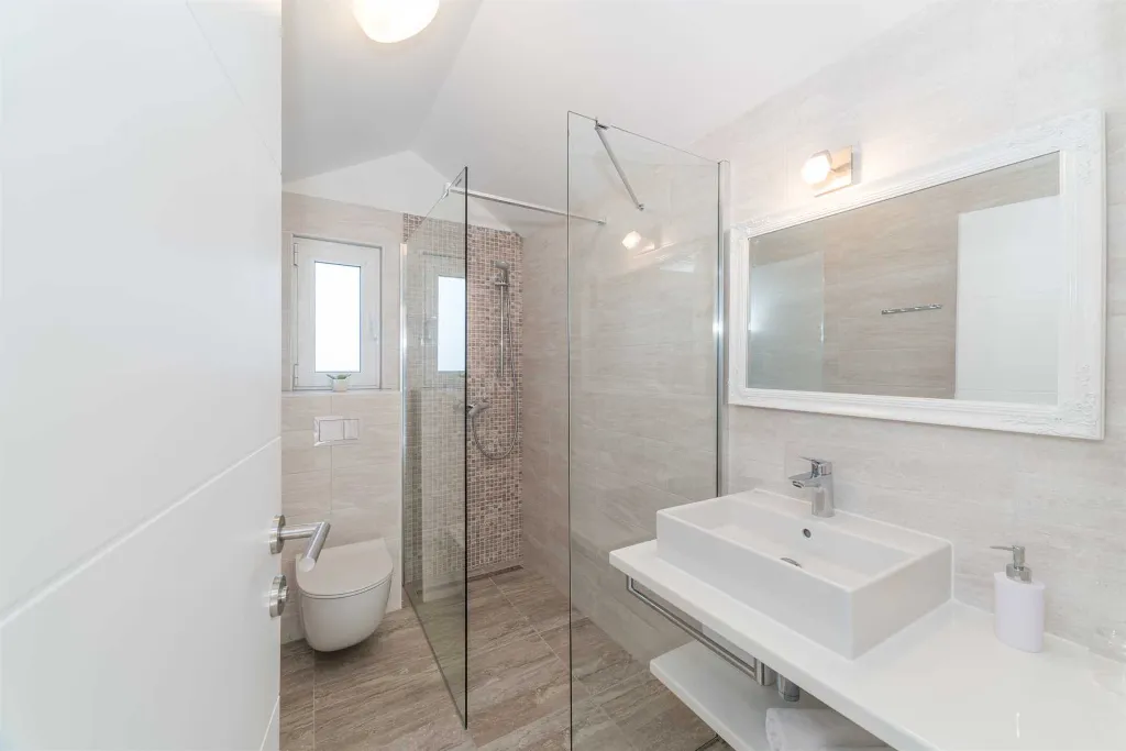 Seaside Family Villa with Heated Pool in Mandre