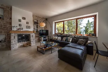 Modern Villa Retreat with Infinity Pool in Jelsa